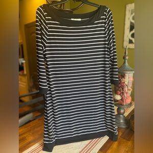 EUC White House Black Market Black & White Striped Tunic Top